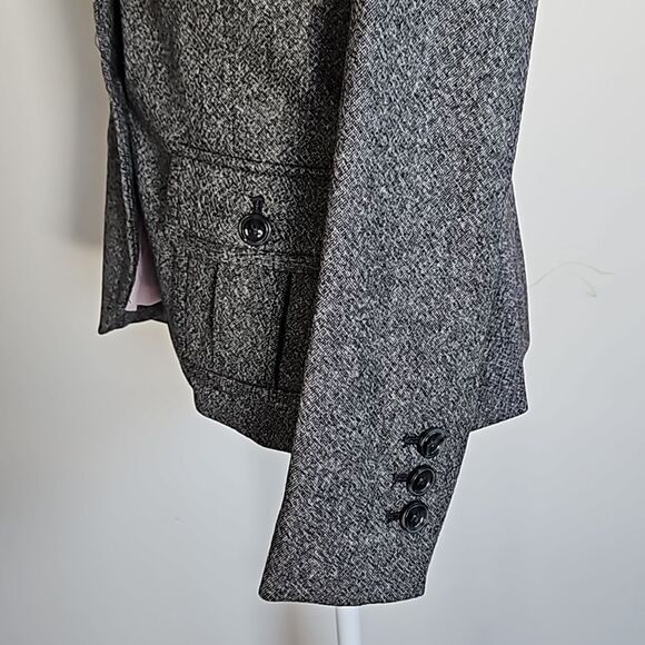 Eddie Bauer Women’s Gray Wool-Silk Blazer – Elegant Work & Casual size 10P - Picture 6 of 10